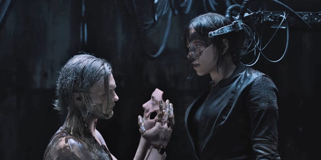 2 cyborgs (hommes augmentés), dans le film Alita Battle Angel - 2019